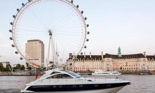 river Thames sightseeing cruise